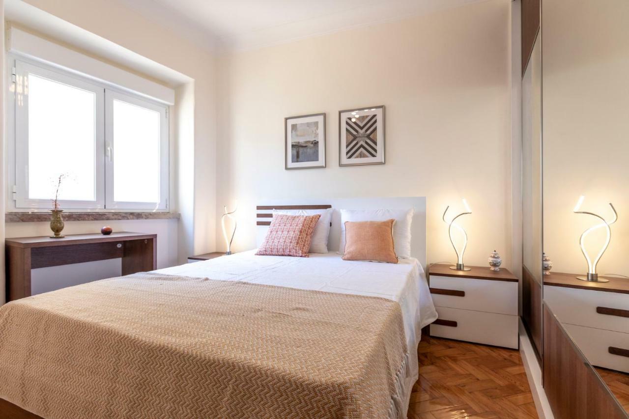Like-Home-T3 Apt-Campolide, Near Amoreiras Mall Lisbon Bagian luar foto